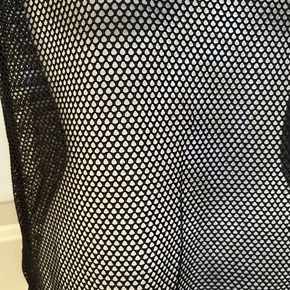 Bershka Y2K Womens black Fishnet Cropped Tee Shirt Size Small
Unfinished seam - Picture 5 of 6